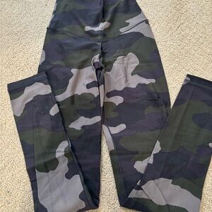 Aerie Camouflage Leggings - Black and Green